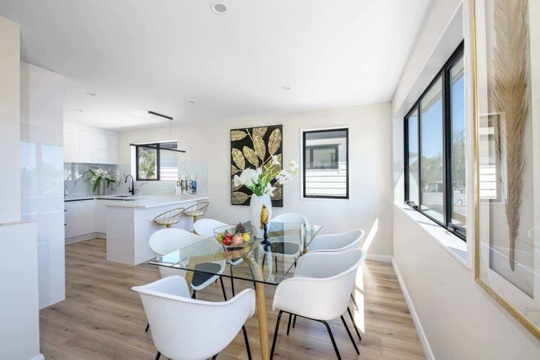 Photo of property in 2/11 Avondale Road, Taradale, Napier, 4112