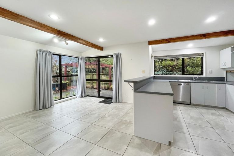 Photo of property in 2/53 Mcfaddens Road, St Albans, Christchurch, 8052