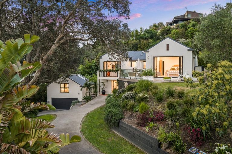 Photo of property in 10 Zita Avenue, Matakatia, Whangaparaoa, 0930