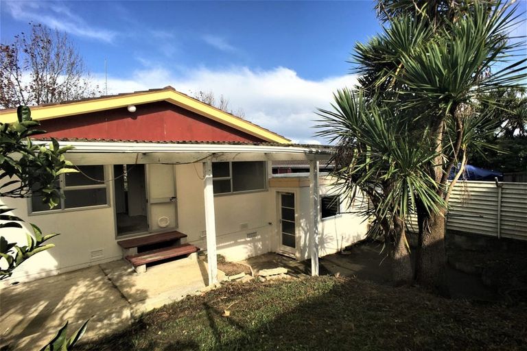 Photo of property in 23 Valley View Road, Glenfield, Auckland, 0629