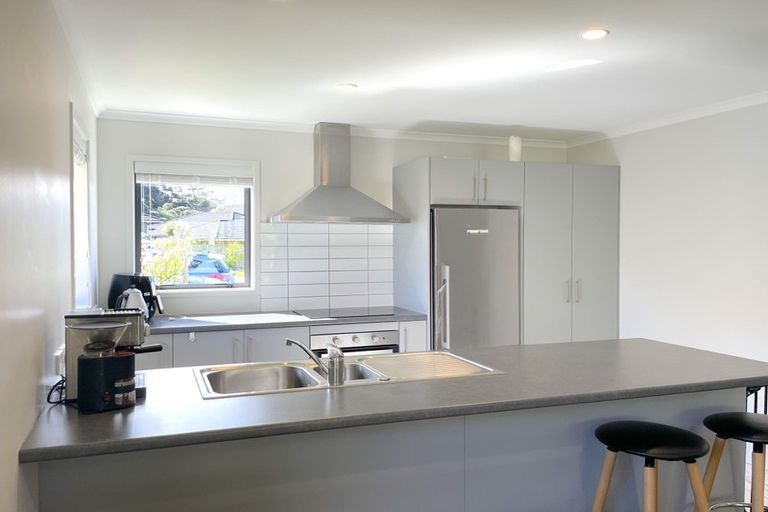 Photo of property in 17 Mooring Close, Whitby, Porirua, 5024