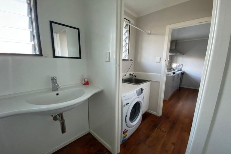 Photo of property in 2/49 Miro Street, New Lynn, Auckland, 0600