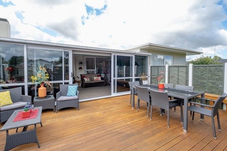 Photo of property in 16 Montjoy Street, Stratford, 4332