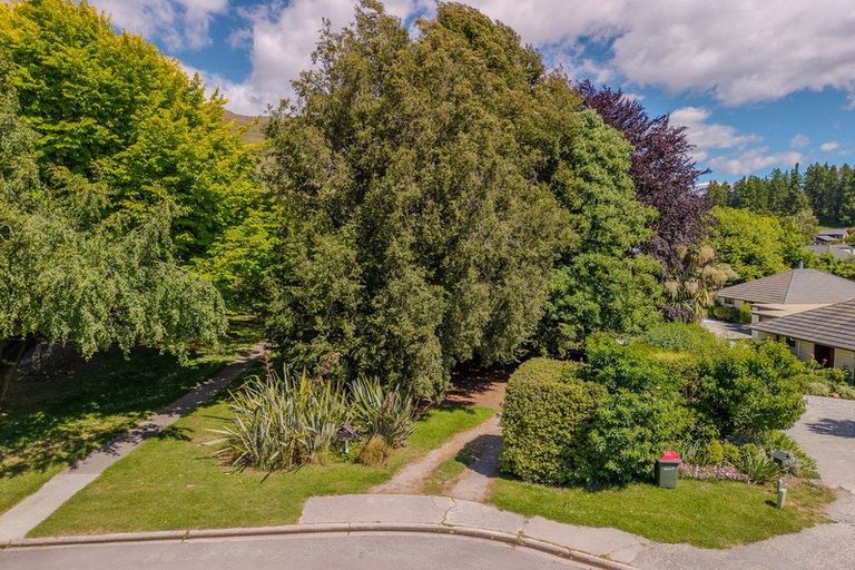 Photo of property in 24 Heuchan Lane, Wanaka, 9305