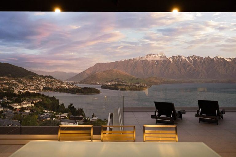 Photo of property in 6 Lordens Place, Fernhill, Queenstown, 9300