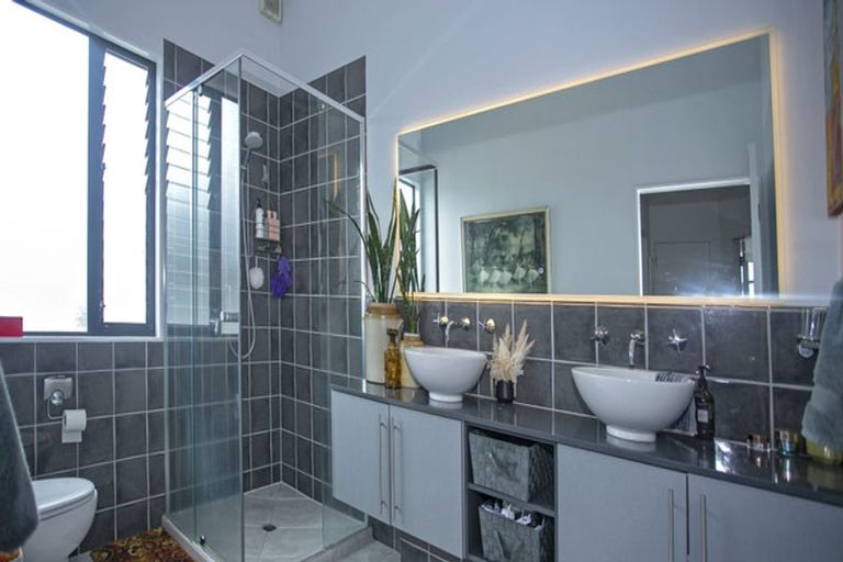 Photo of property in 203 Marine Parade, Mount Maunganui, 3116