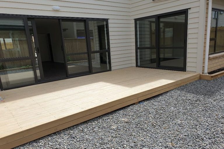 Photo of property in 16 Millcroft Lane, Ranui, Auckland, 0612
