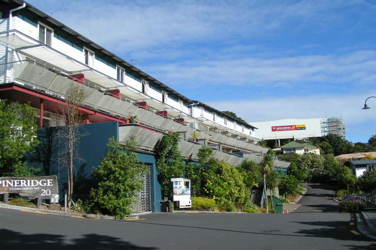 Photo of property in 5a/20 Ian Marwick Place, Birkenhead, Auckland, 0626