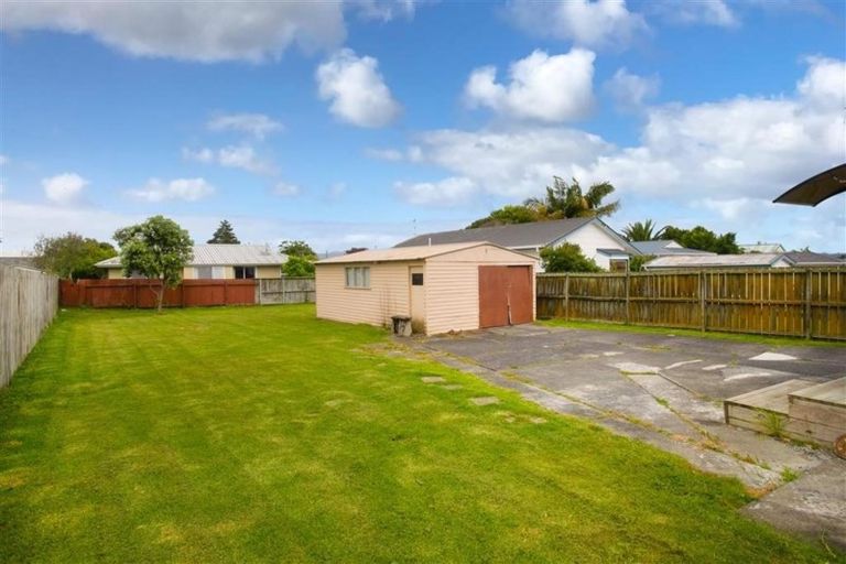 Photo of property in 32 Strid Road, Te Atatu South, Auckland, 0610