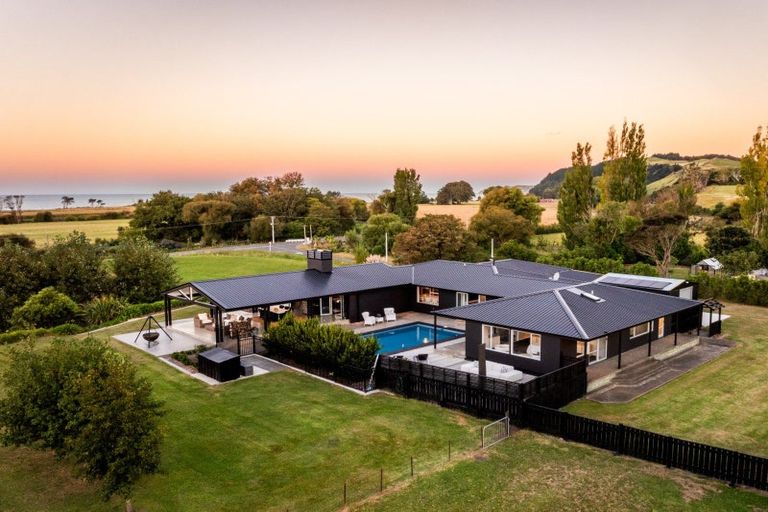 Photo of property in 10 Charlton Road, Te Awanga, 4102