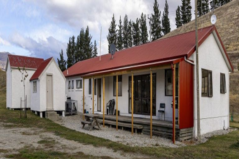 Photo of property in 42 Kawiu Road, Levin, 5510
