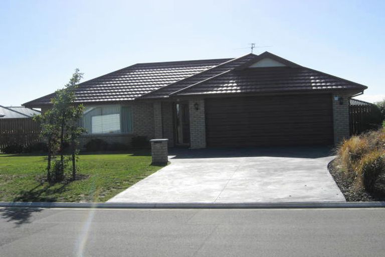 Photo of property in 28 Overbury Crescent, Rolleston, 7614