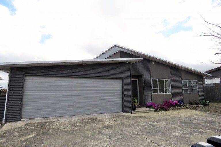 Photo of property in 1 Fuller Close, Levin, 5510