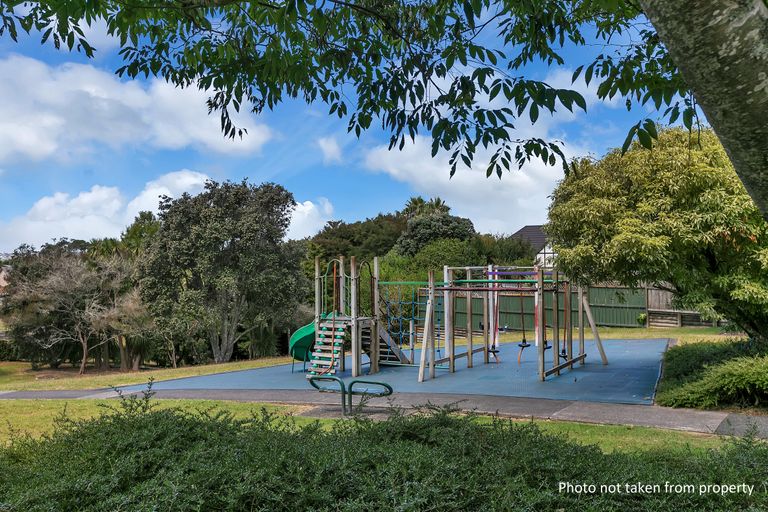 Photo of property in 38 Sailfish Drive, West Harbour, Auckland, 0618