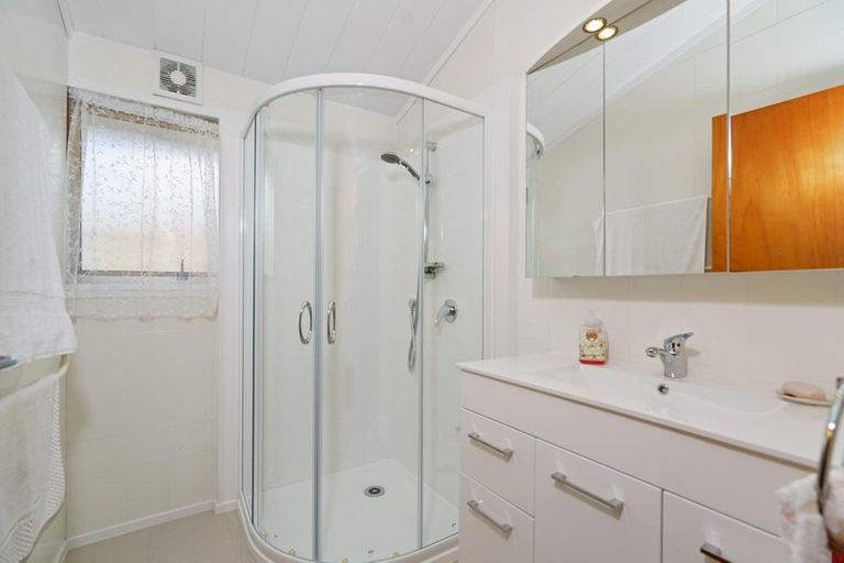 Photo of property in 771 East Coast Road, Northcross, Auckland, 0630