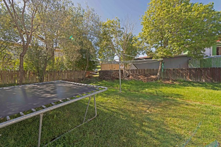 Photo of property in 3 Glucina Place, Glen Eden, Auckland, 0602