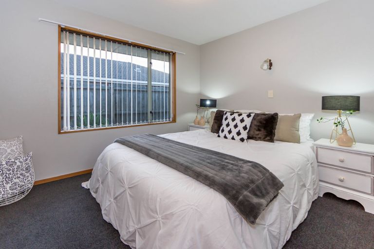 Photo of property in 15 Showgate Avenue, Sockburn, Christchurch, 8042