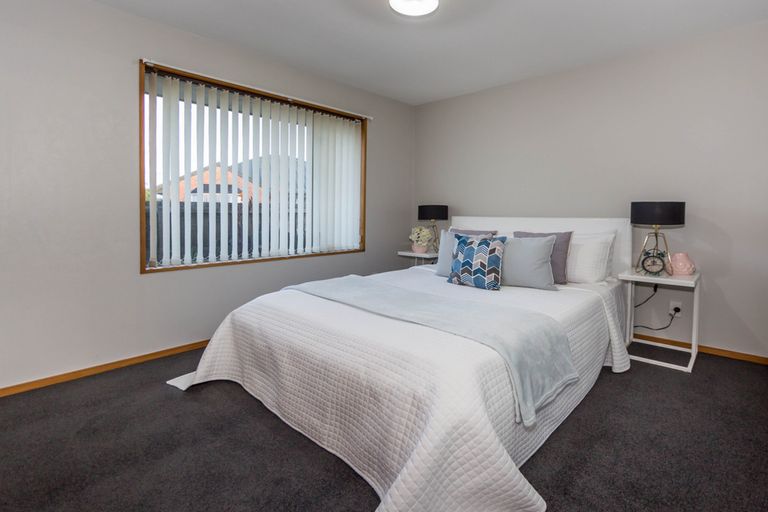 Photo of property in 15 Showgate Avenue, Sockburn, Christchurch, 8042
