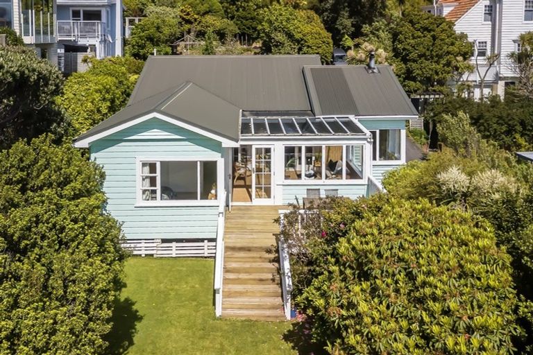 Photo of property in 25 Tai Paku Paku Road, Karaka Bays, Wellington, 6022