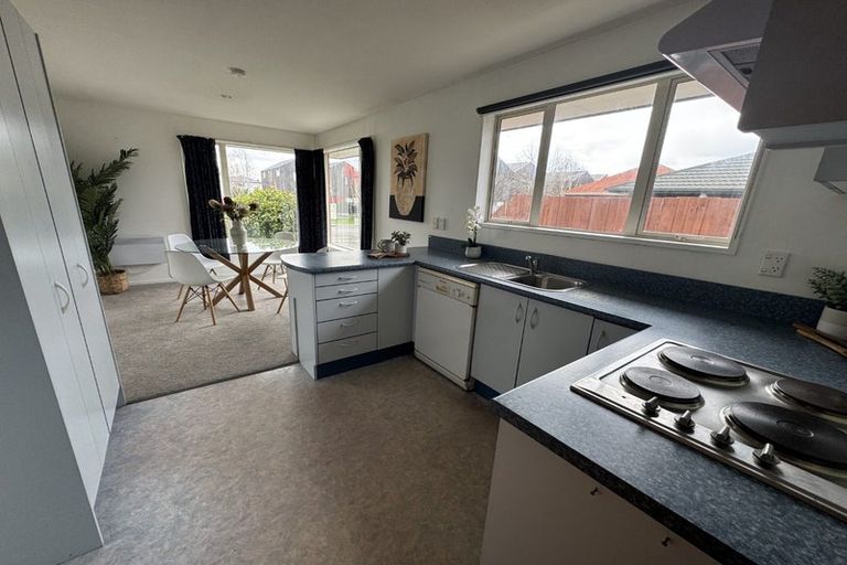 Photo of property in 17 Broadbent Street, Riccarton, Christchurch, 8041