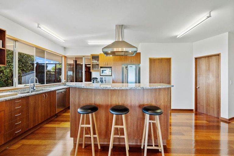 Photo of property in 1 Watlings Place, Kennedys Bush, Christchurch, 8025