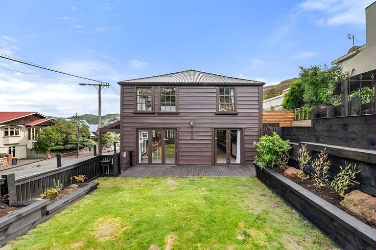 Photo of property in 2a Ripon Street, Lyttelton, 8082