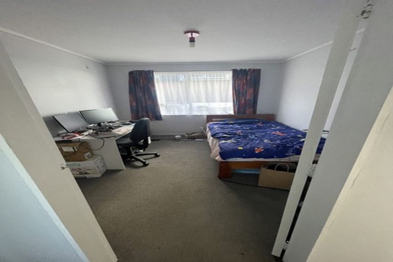 Photo of property in 63 Ruskin Road, Newlands, Wellington, 6037