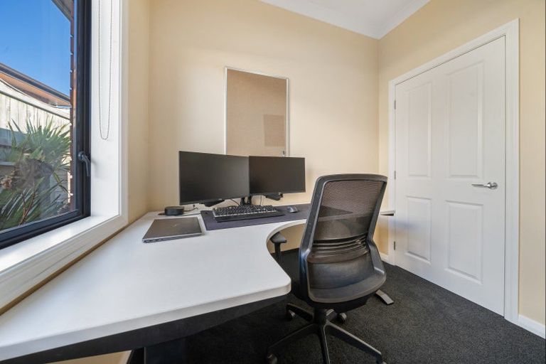 Photo of property in 69f Karamea Street, Whalers Gate, New Plymouth, 4310