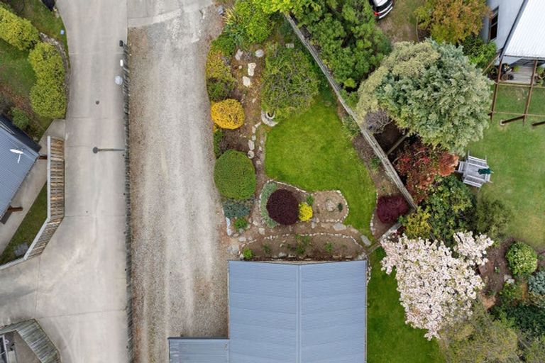 Photo of property in 16 Kuri Place, Wanaka, 9305