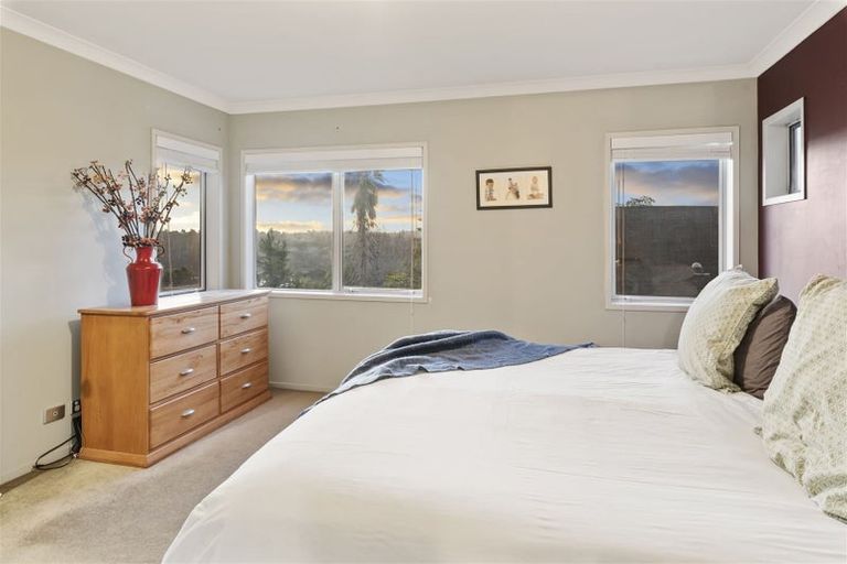 Photo of property in 16 Kittiwake Drive, Schnapper Rock, Auckland, 0632