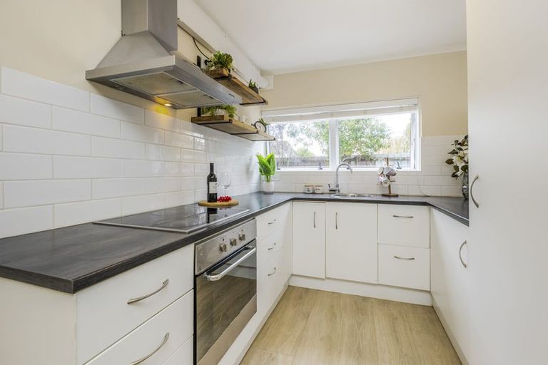 Photo of property in 2/19 Milton Road, Orewa, 0931