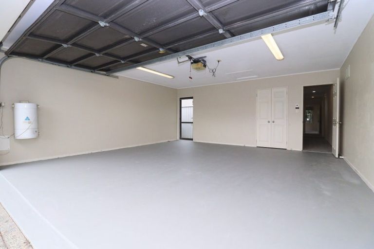 Photo of property in 15 Erne Crescent, East Tamaki, Auckland, 2016