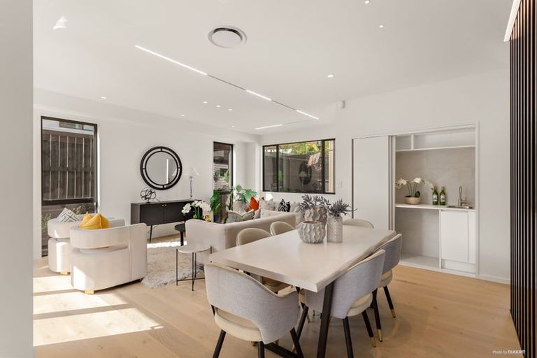 Photo of property in 2/1 Montana Avenue, Murrays Bay, Auckland, 0630