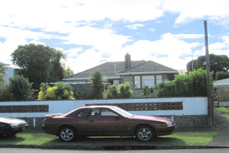 Photo of property in 21 Gloria Avenue, Te Atatu Peninsula, Auckland, 0610