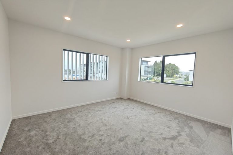 Photo of property in 1 Pukeko Road, Hobsonville, Auckland, 0616