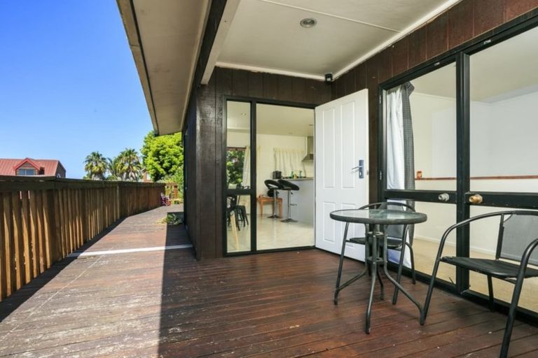 Photo of property in 10 Camilla Grove, Totara Vale, Auckland, 0629