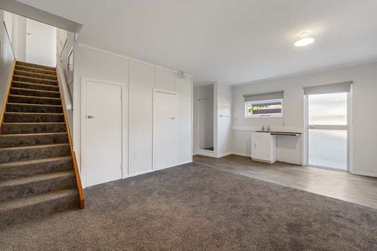 Photo of property in 94 Omata Road, Marfell, New Plymouth, 4310