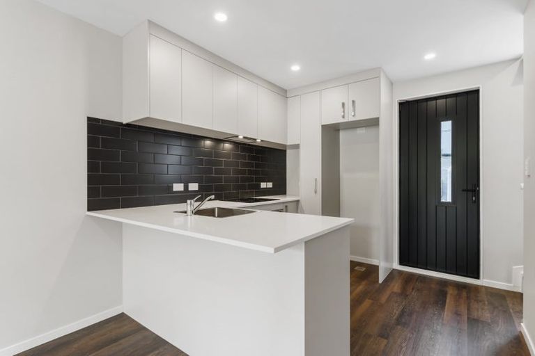 Photo of property in 46 Tokai Place, Glen Eden, 0602