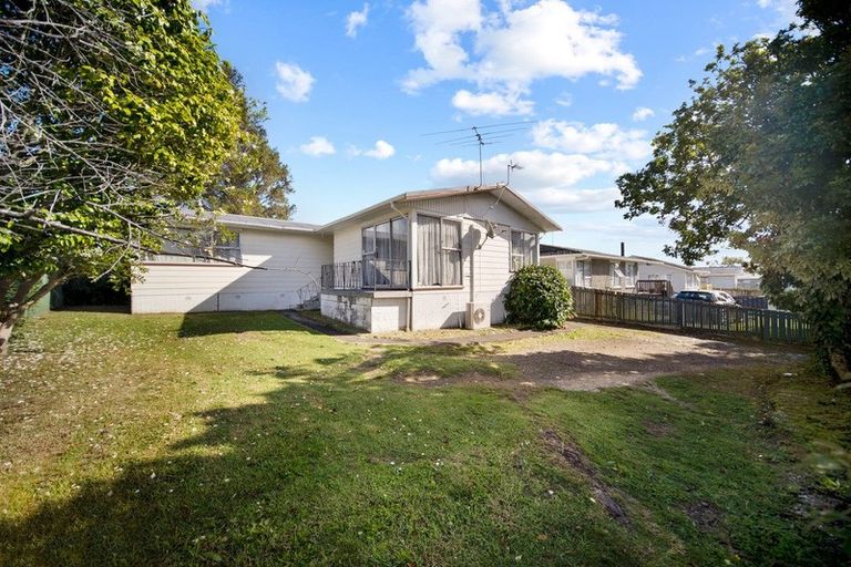 Photo of property in 15 Carbery Place, Manurewa, Auckland, 2102