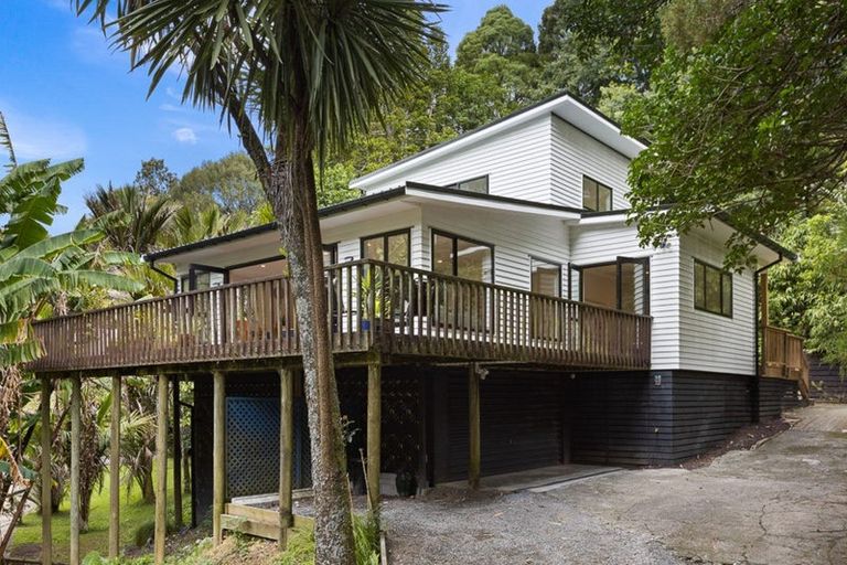 Photo of property in 18 Paturoa Road, Titirangi, Auckland, 0604