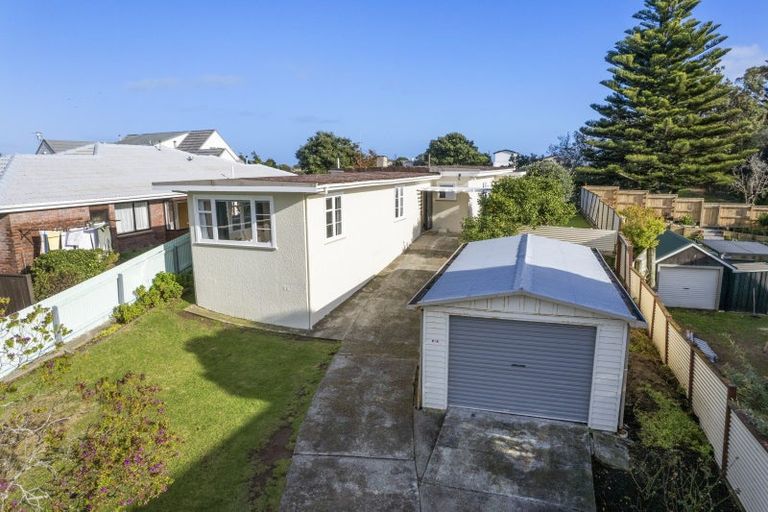 Photo of property in 44 Bluegum Road, Paraparaumu Beach, Paraparaumu, 5032