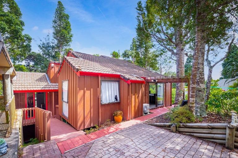 Photo of property in 15 Kaurimu Rise, Titirangi, Auckland, 0604
