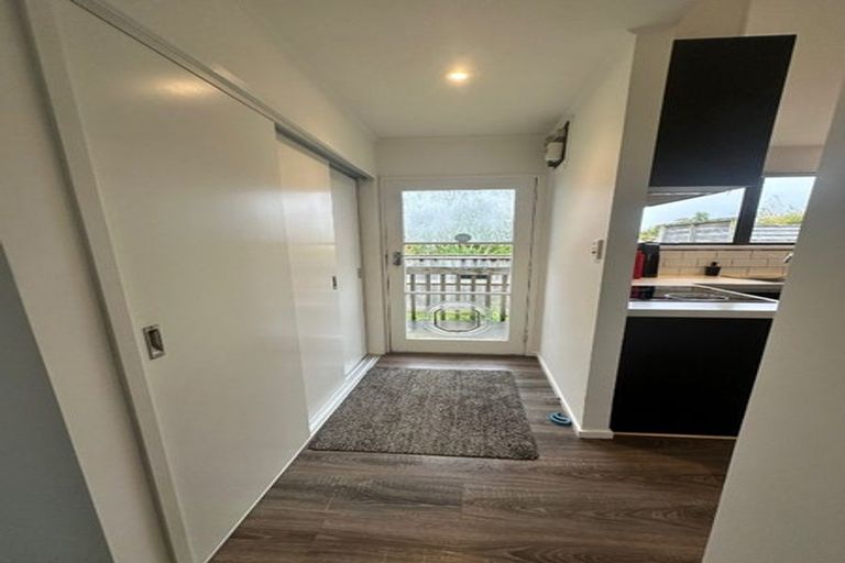 Photo of property in 2/383 Bucklands Road, Bucklands Beach, Auckland, 2012