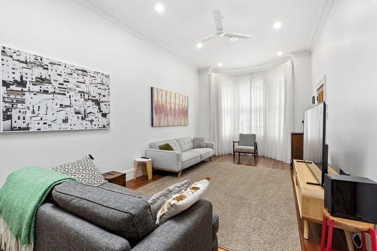 Photo of property in 17 Myrtle Crescent, Mount Cook, Wellington, 6021