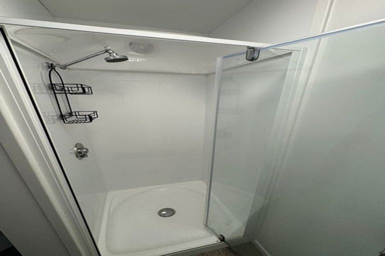Photo of property in 46 Wynyard Crescent, Fernhill, Queenstown, 9300