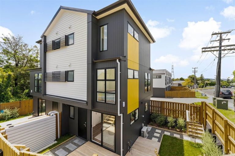 Photo of property in 40b Royal View Road, Te Atatu South, Auckland, 0610
