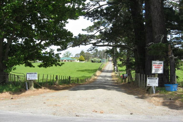 Photo of property in 82 Ross Lane, Kumeu, 0891