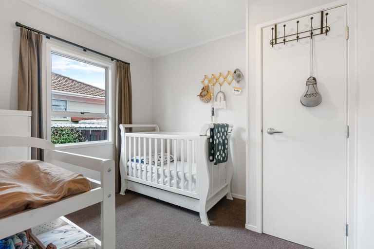 Photo of property in 12 Katrina Place, Massey, Auckland, 0614