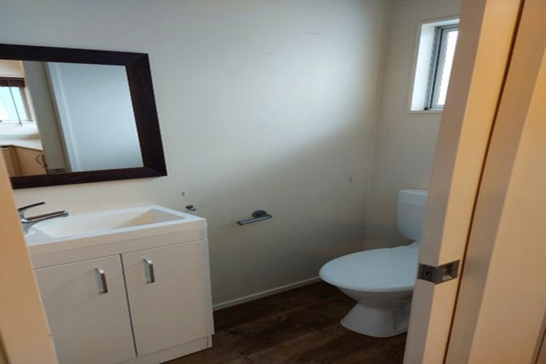 Photo of property in 7/138 Queens Drive, Lyall Bay, Wellington, 6022