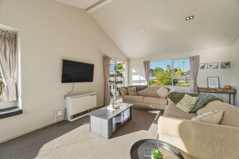 Photo of property in 37 Basley Road, Owhata, Rotorua, 3010